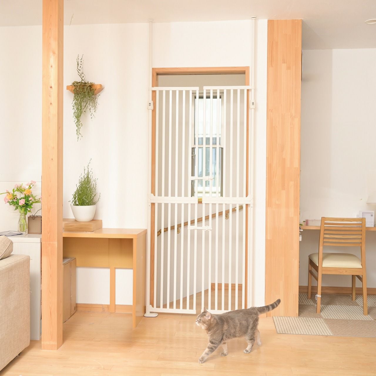 猫用ペットゲート にゃんドア 脱走防止 柵 室内用 扉付き 安全設計