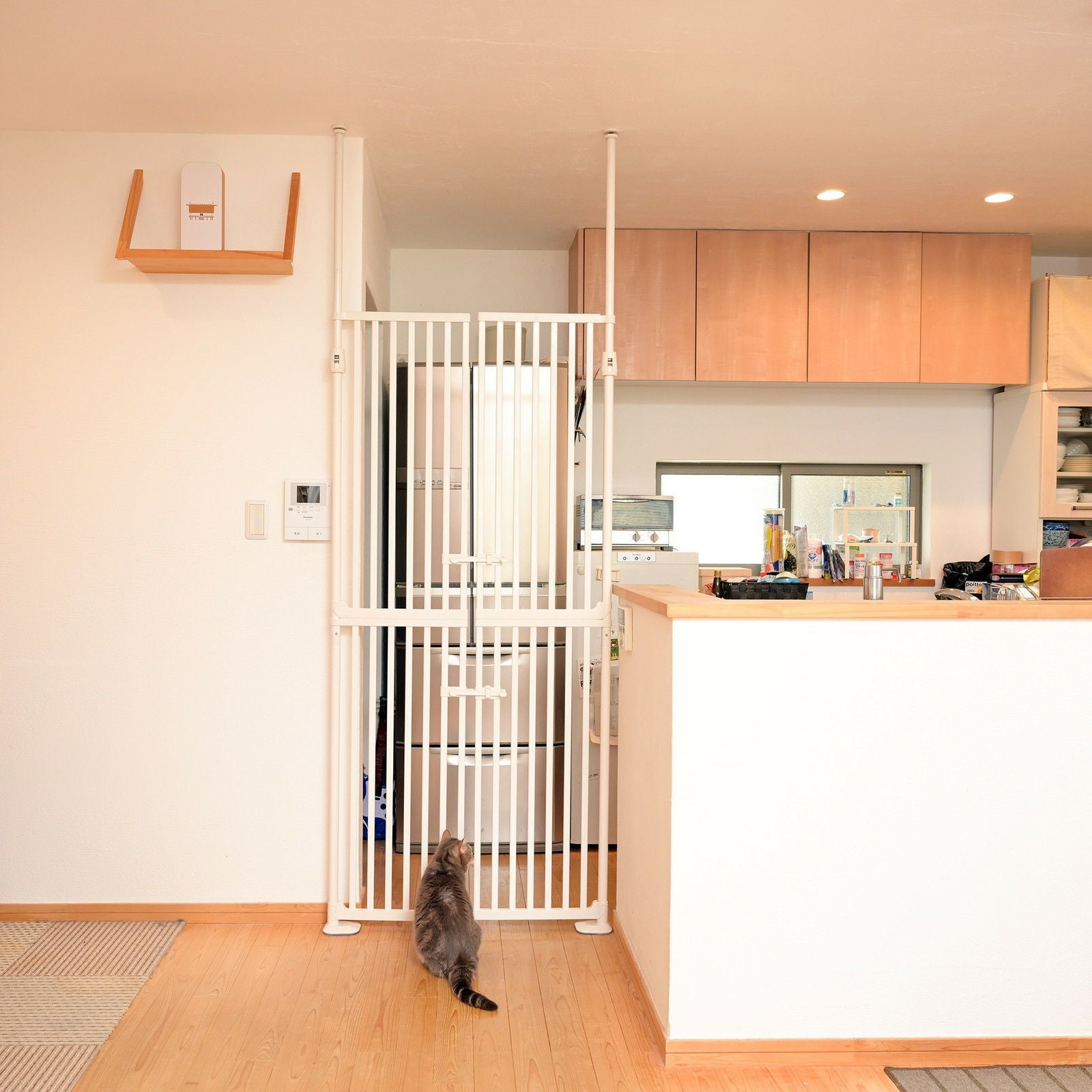ねこ脱走防止ゲート にゃんドア クリーム | KISSBABY